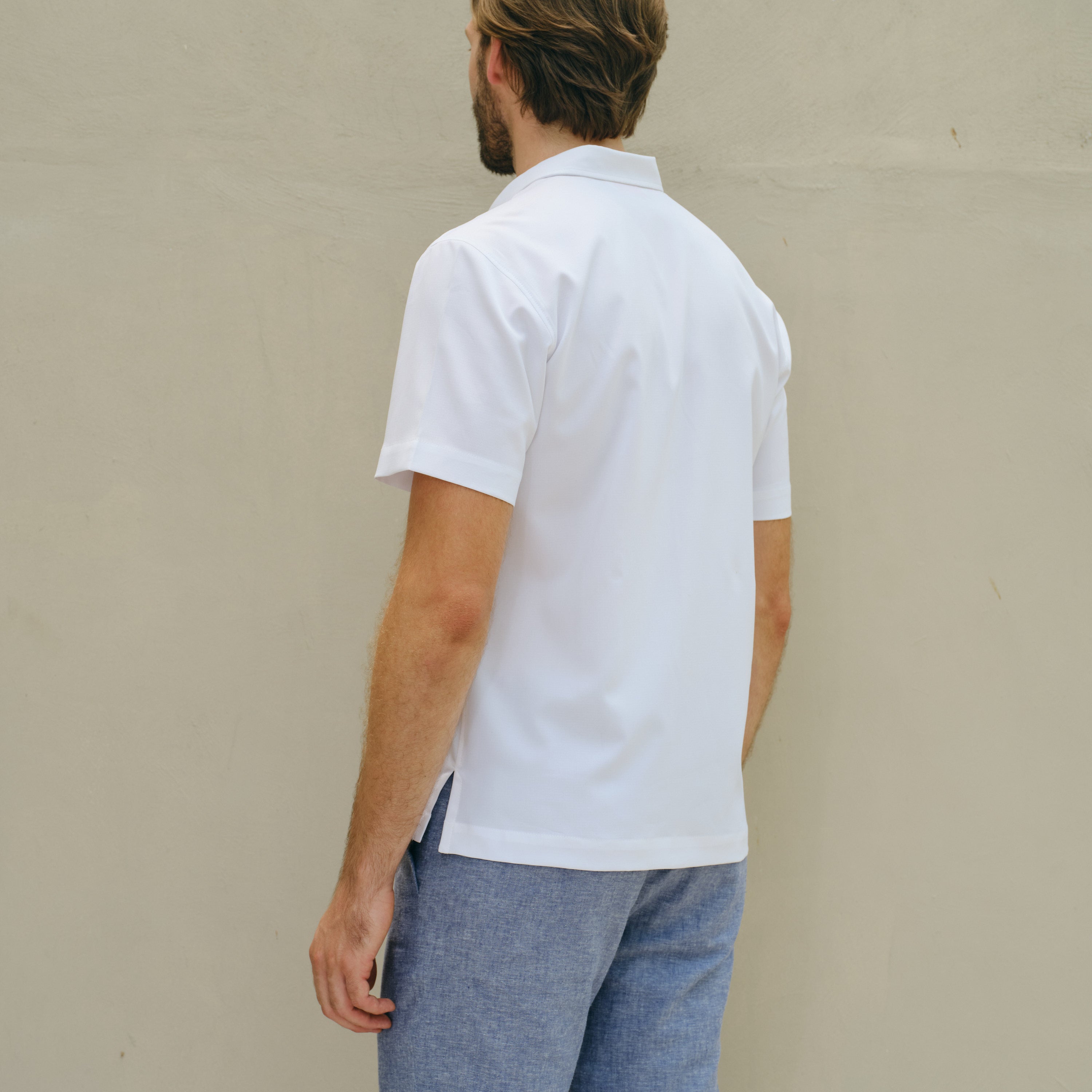 espalda de camisa casual modelo hatza