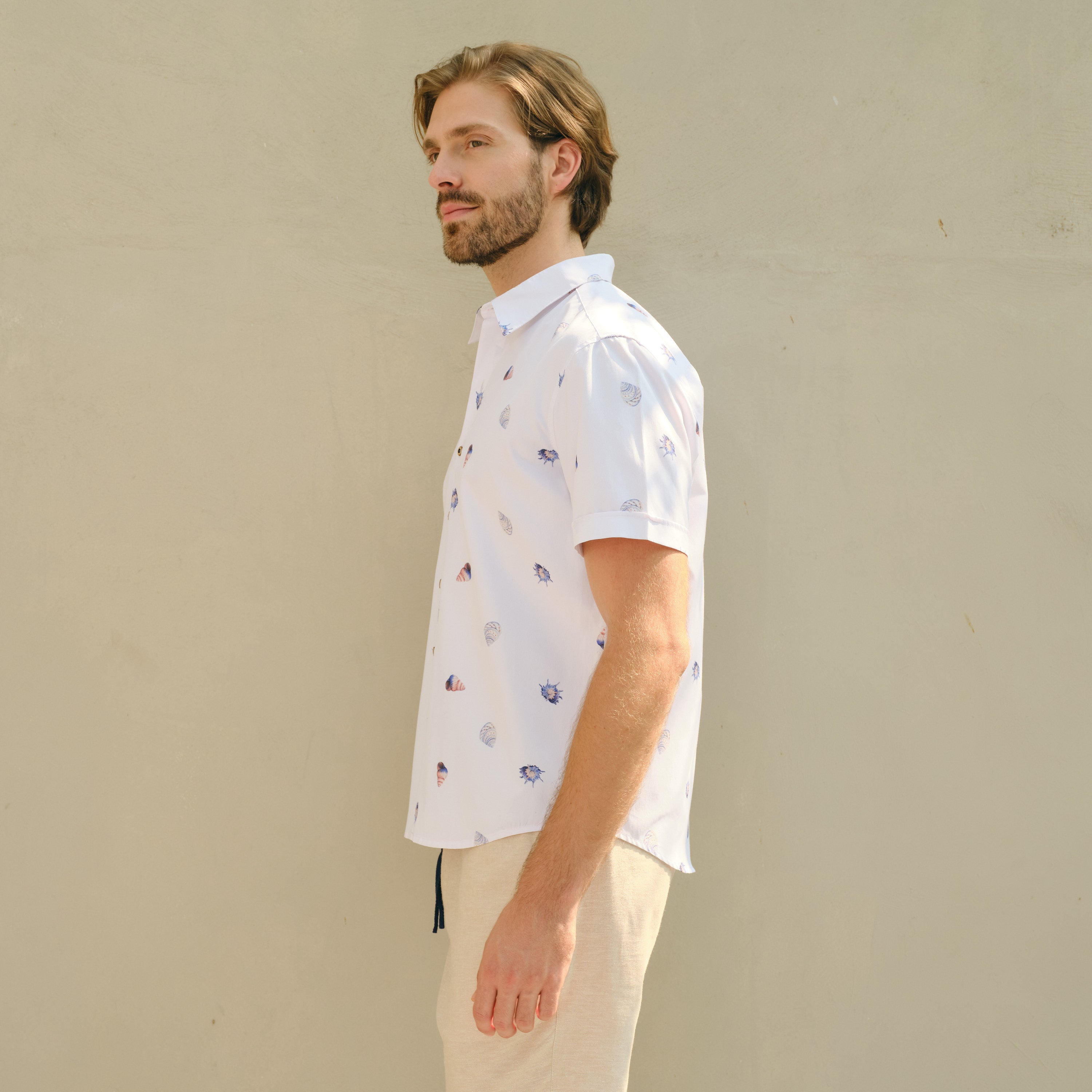 Detalles de bordado en camisa costavana