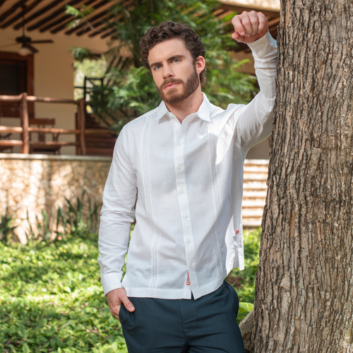 outfit camisa blanca hombre