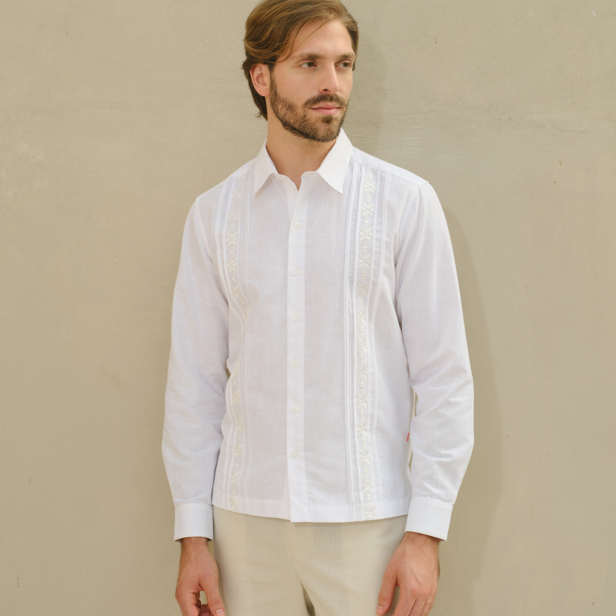 Mejores Outfits con Camisa Blanca para Hombre: Guia 2024