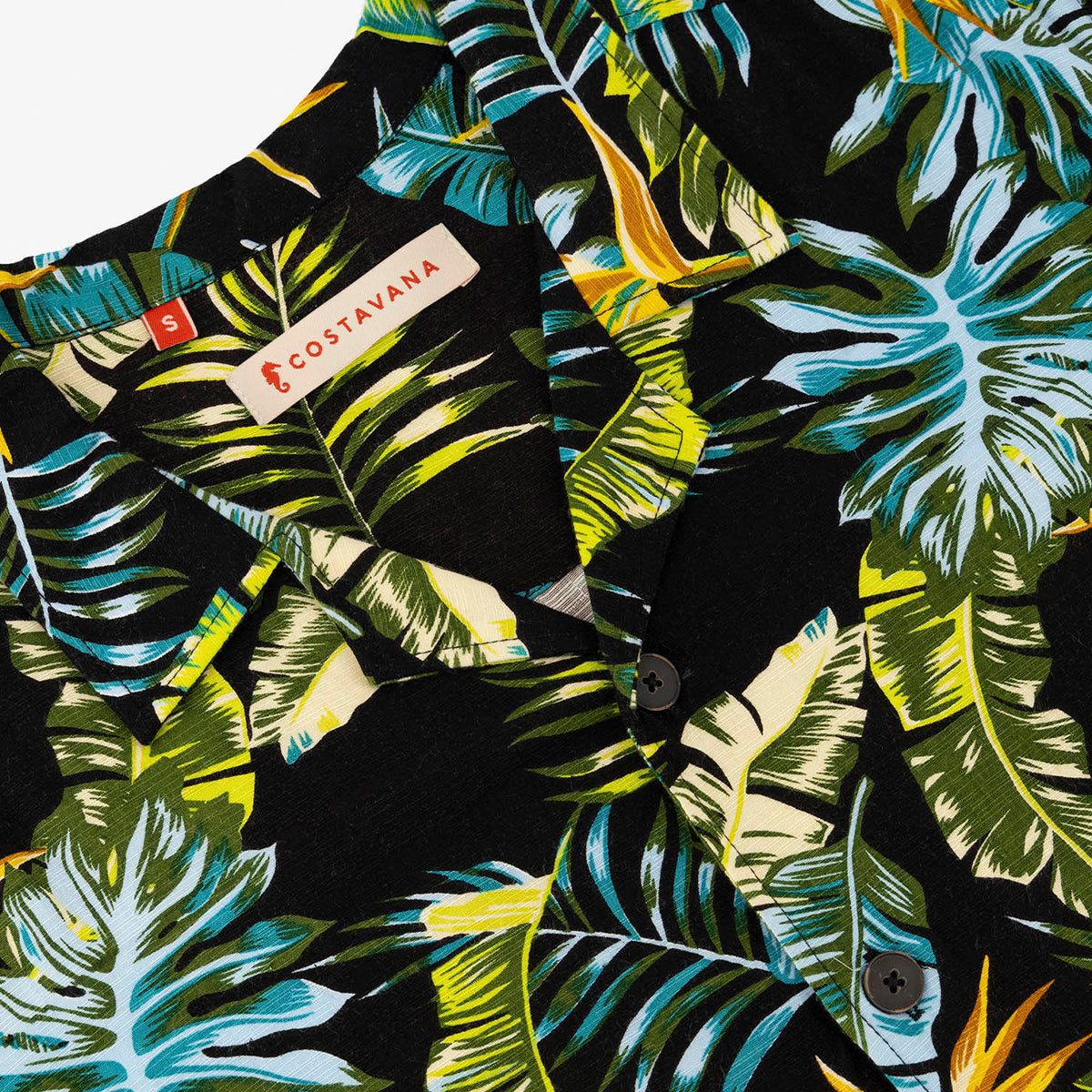 Camisa negra con estampado de selva