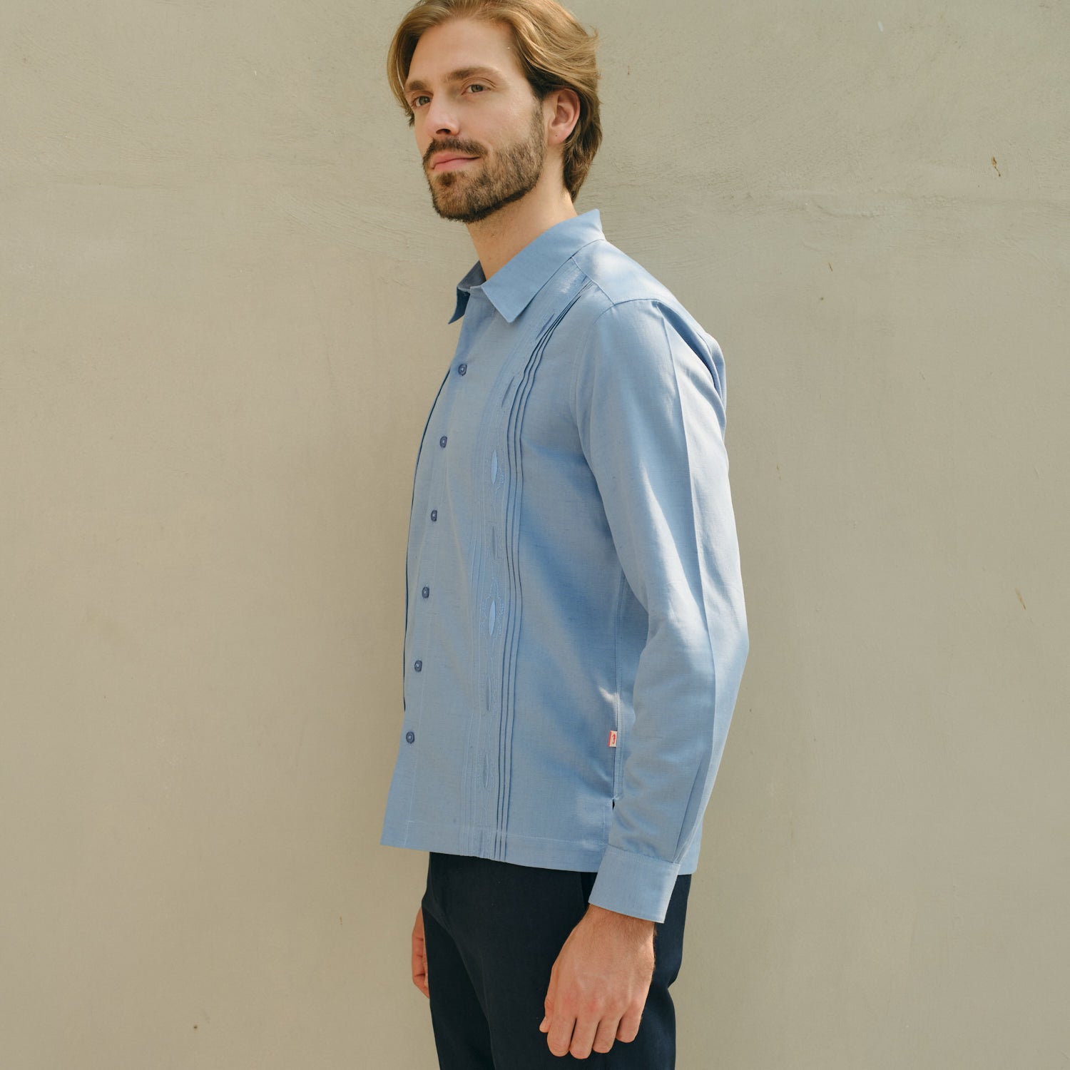 Outfit guayabera hombre color azul