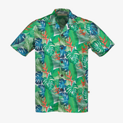 Camisa hawaiana de color verde con diseño de hojas tropicales.