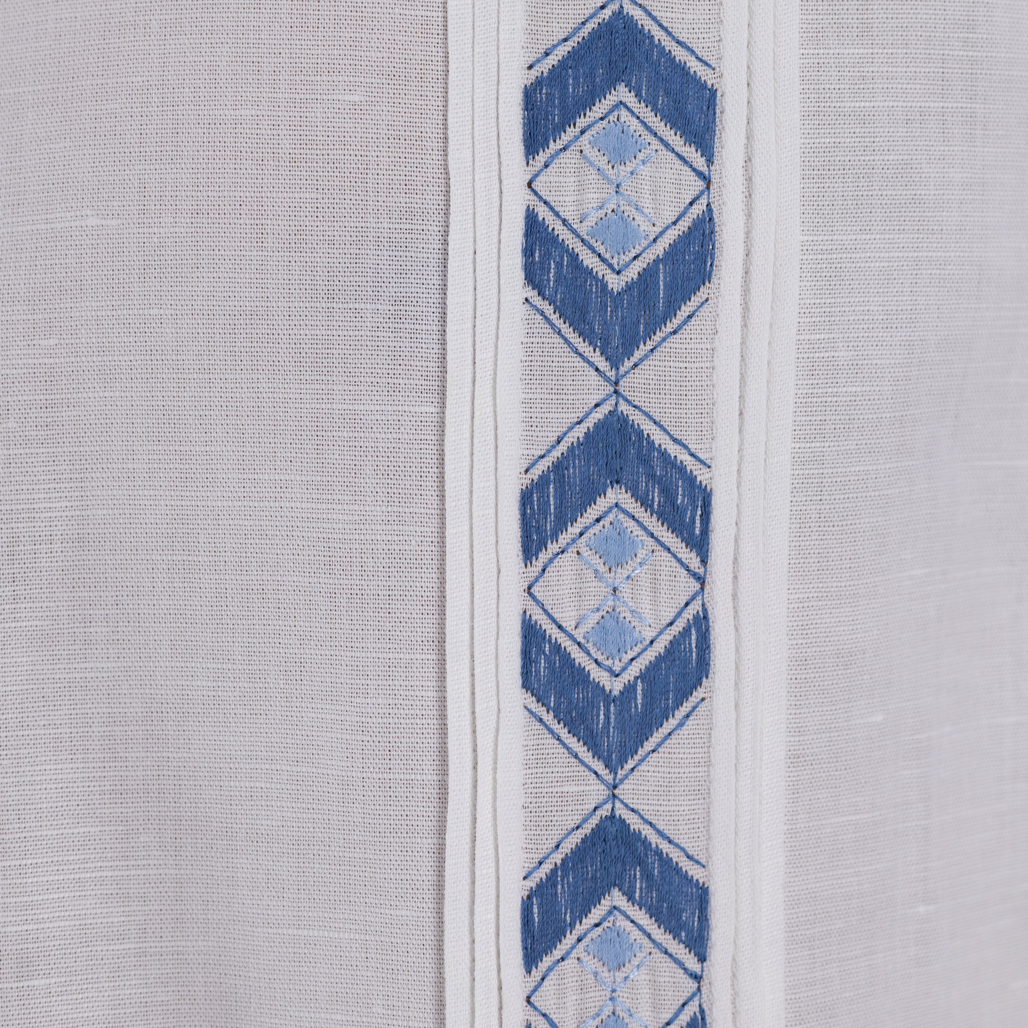 Guayabera_Yan_EmbroideryCloseUp.jpg