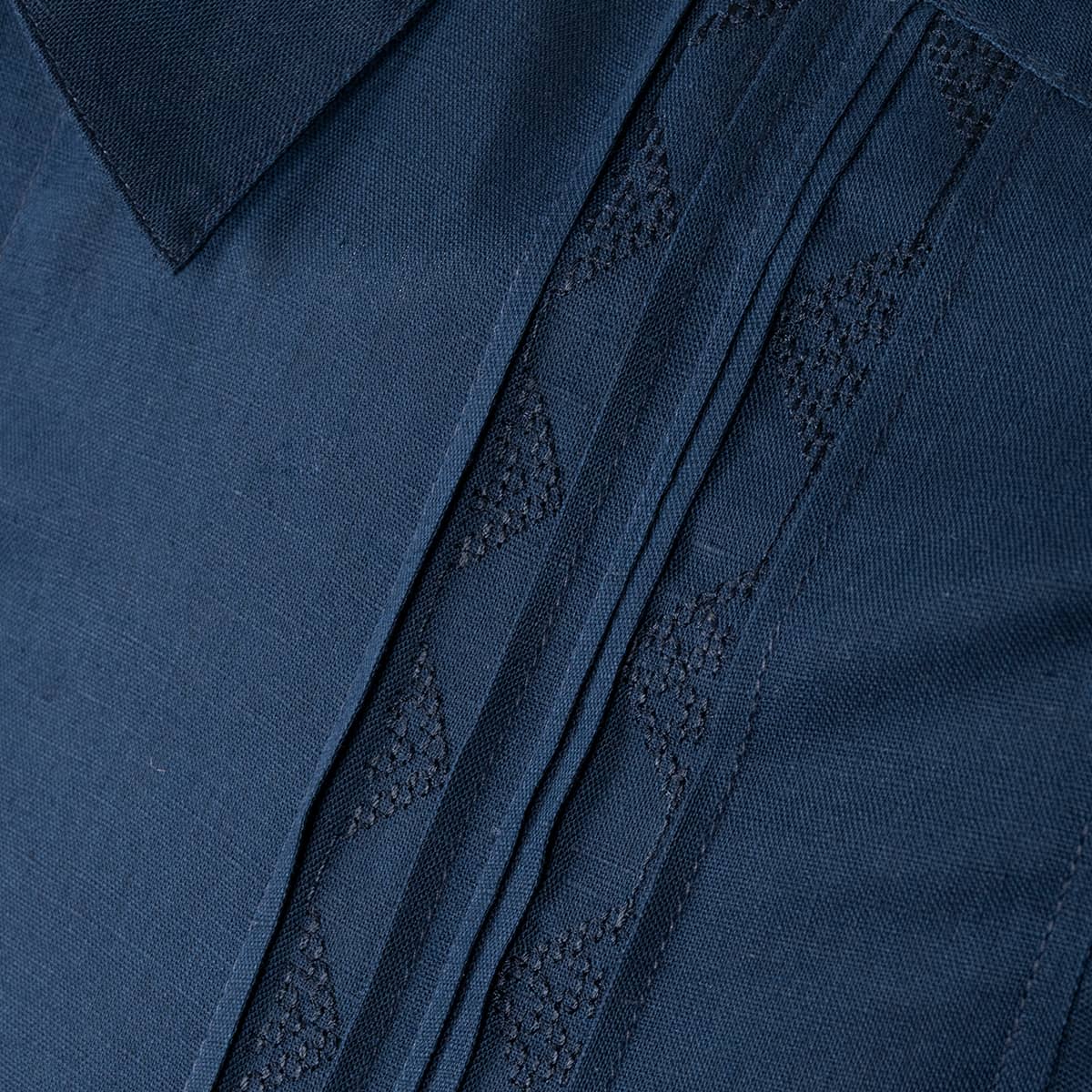 guayabera_hombre_manga_larga_riscal_1.jpg